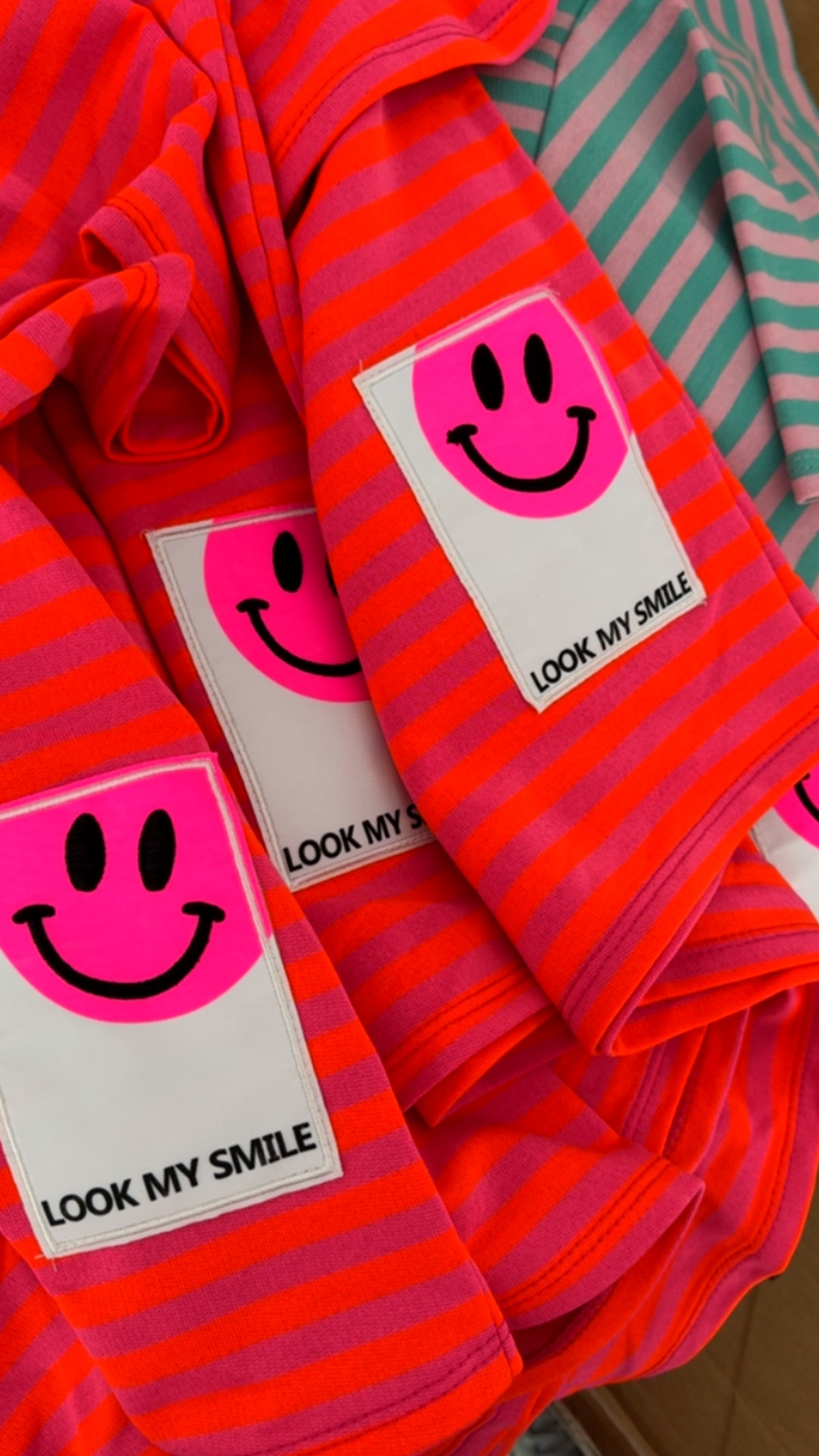 Streifen T-SHIRT PREMIUM / SMILEY Patch