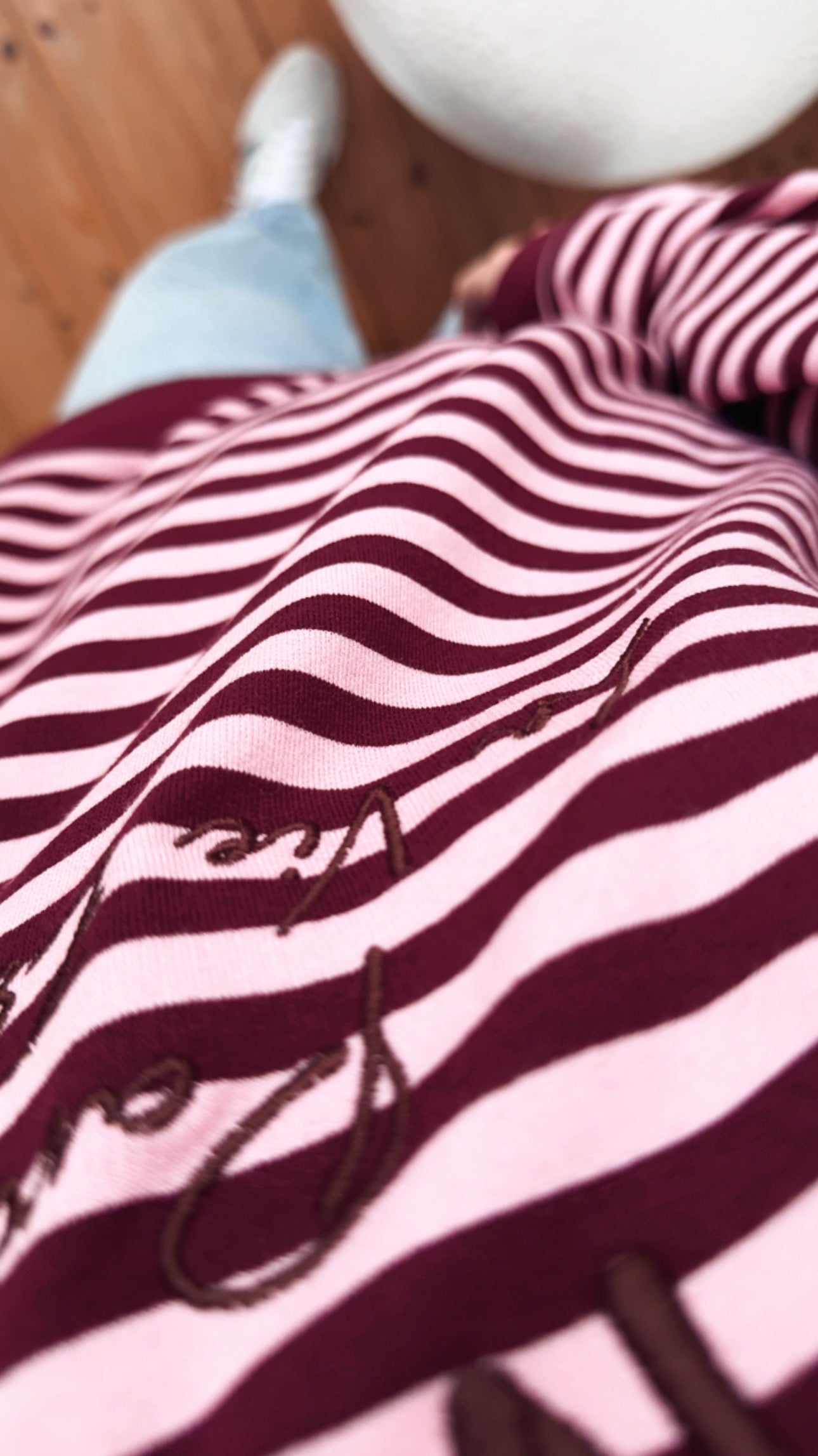 SWEATER LE MARAIS STICKEREI OVERSIZE