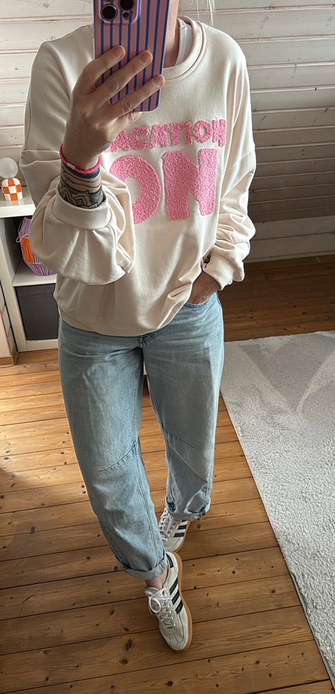 SWEATER FLUFFY Vacation Mood ON