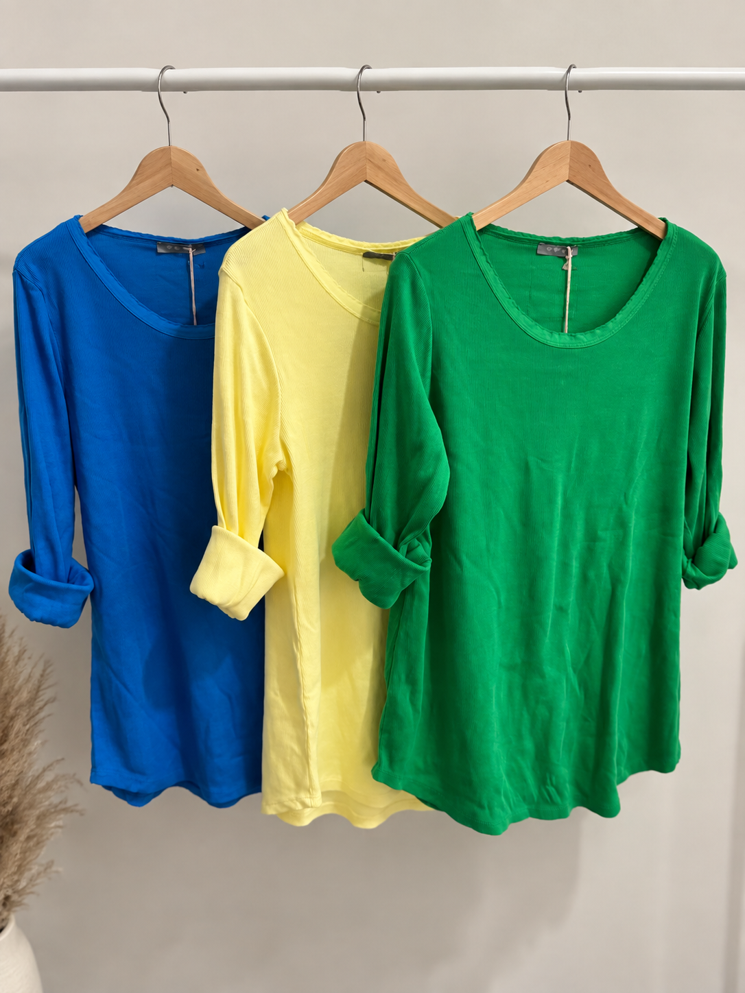 BASIC LONGSHIRT RIPP UNI 3 Farben