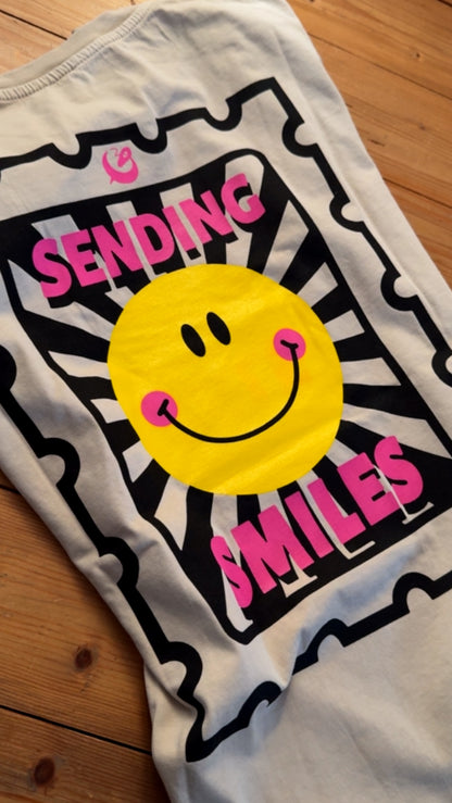 T-SHIRT SENDING SMILES PREMIUM