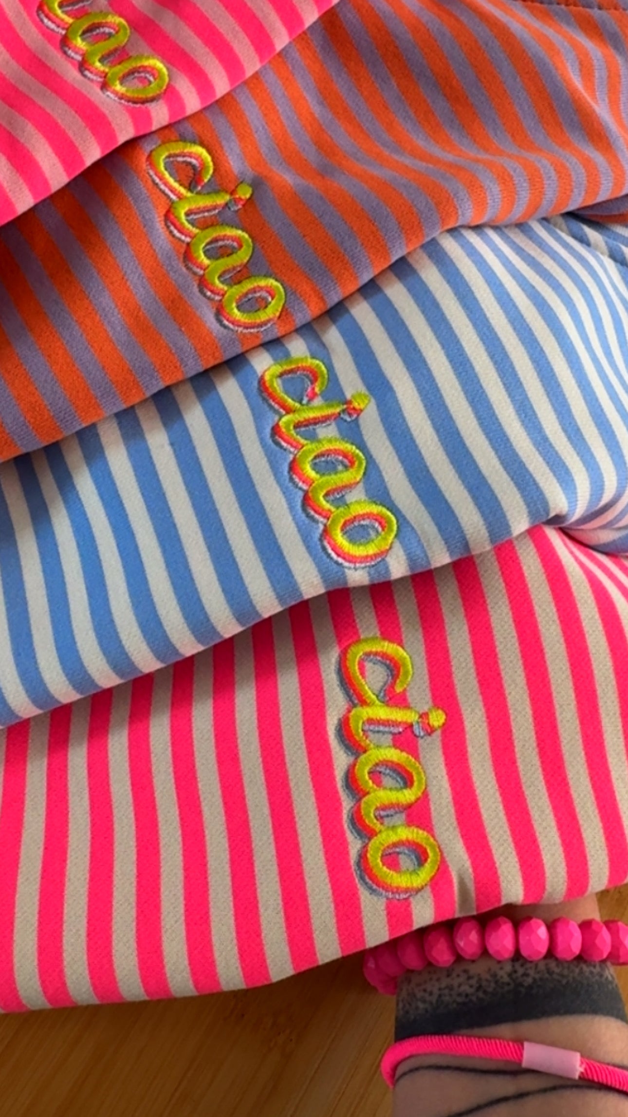 T-SHIRT PREMIUM STREIFEN FRENCH TERRY CIAO STICKEREI