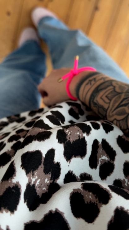 T-SHIRT FRENCH TERRY / LEO- SMILE STICKEREI