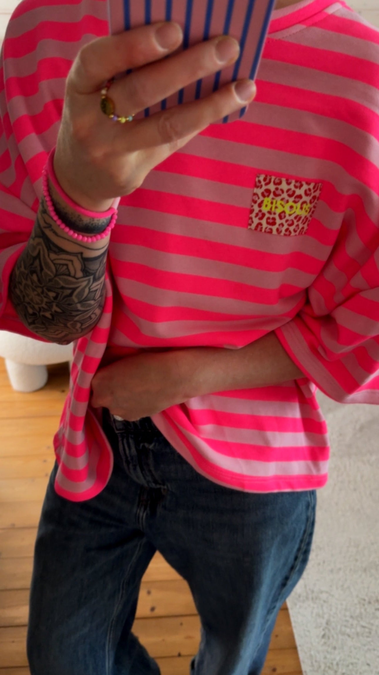 T-SHIRT PREMIUM STREIFEN FRENCH TERRY BISOUS LEO PATCH