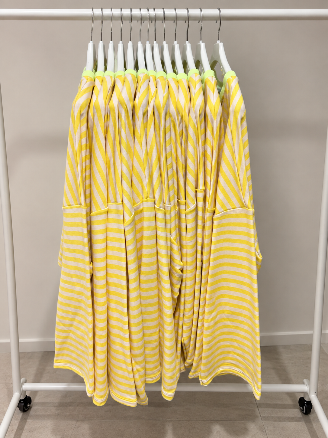 BASIC LONGSHIRT Gestreift/ Neon Detail