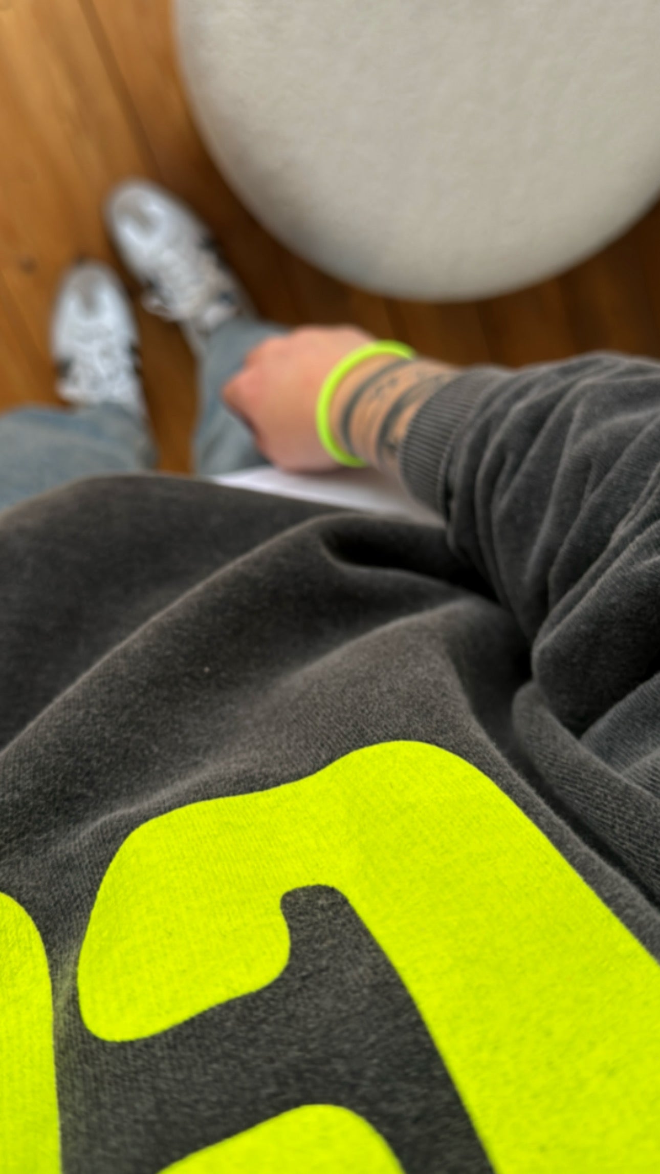 SWEATER NEON Statement