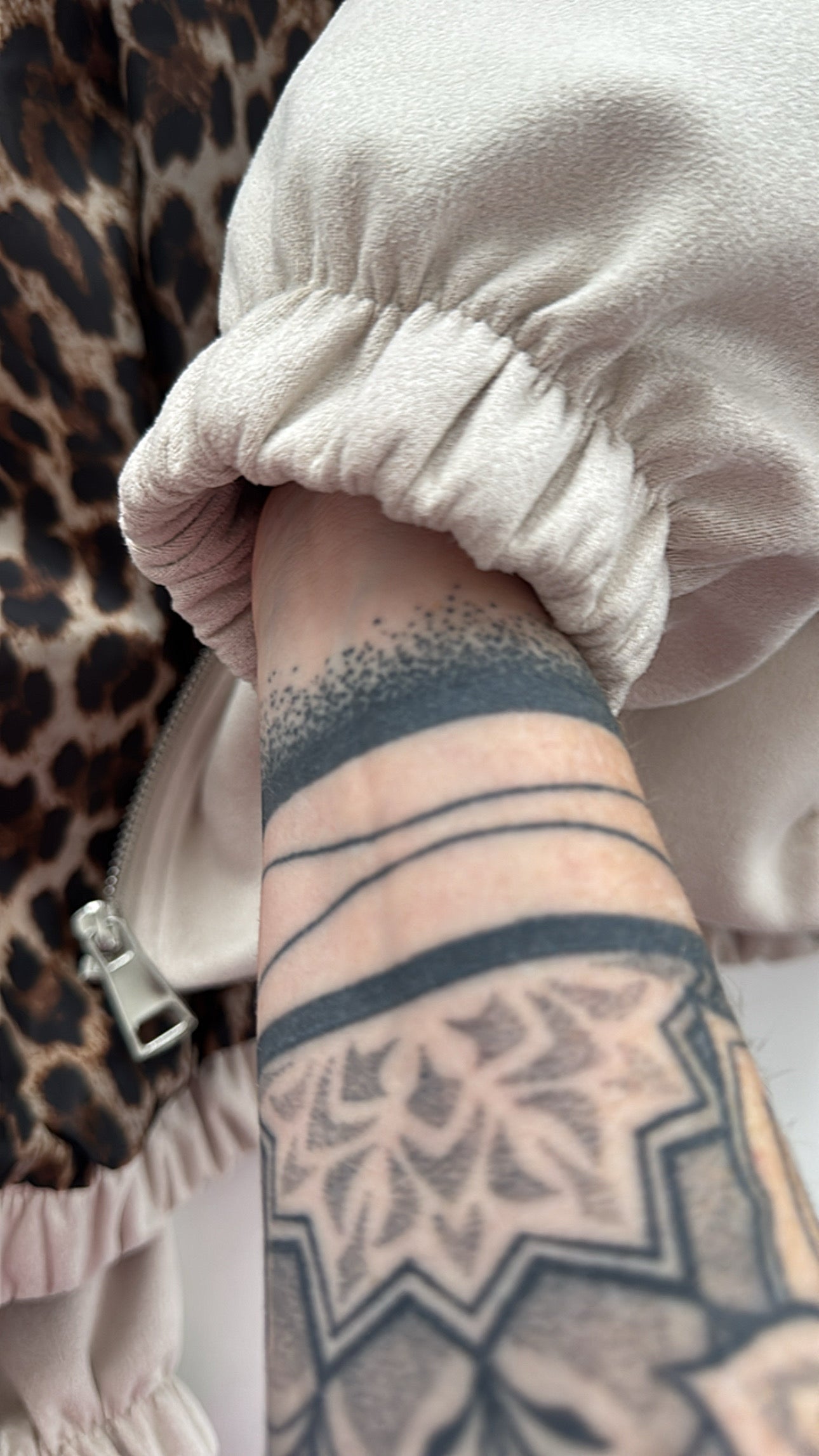 Jacke Velour Optik Leo Detail