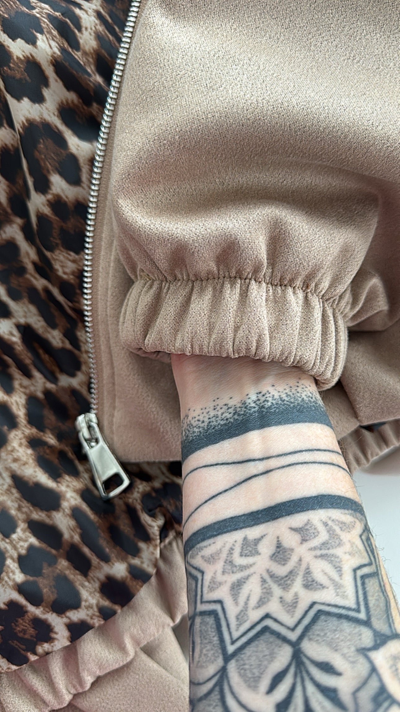 Jacke Velour Optik Leo Detail