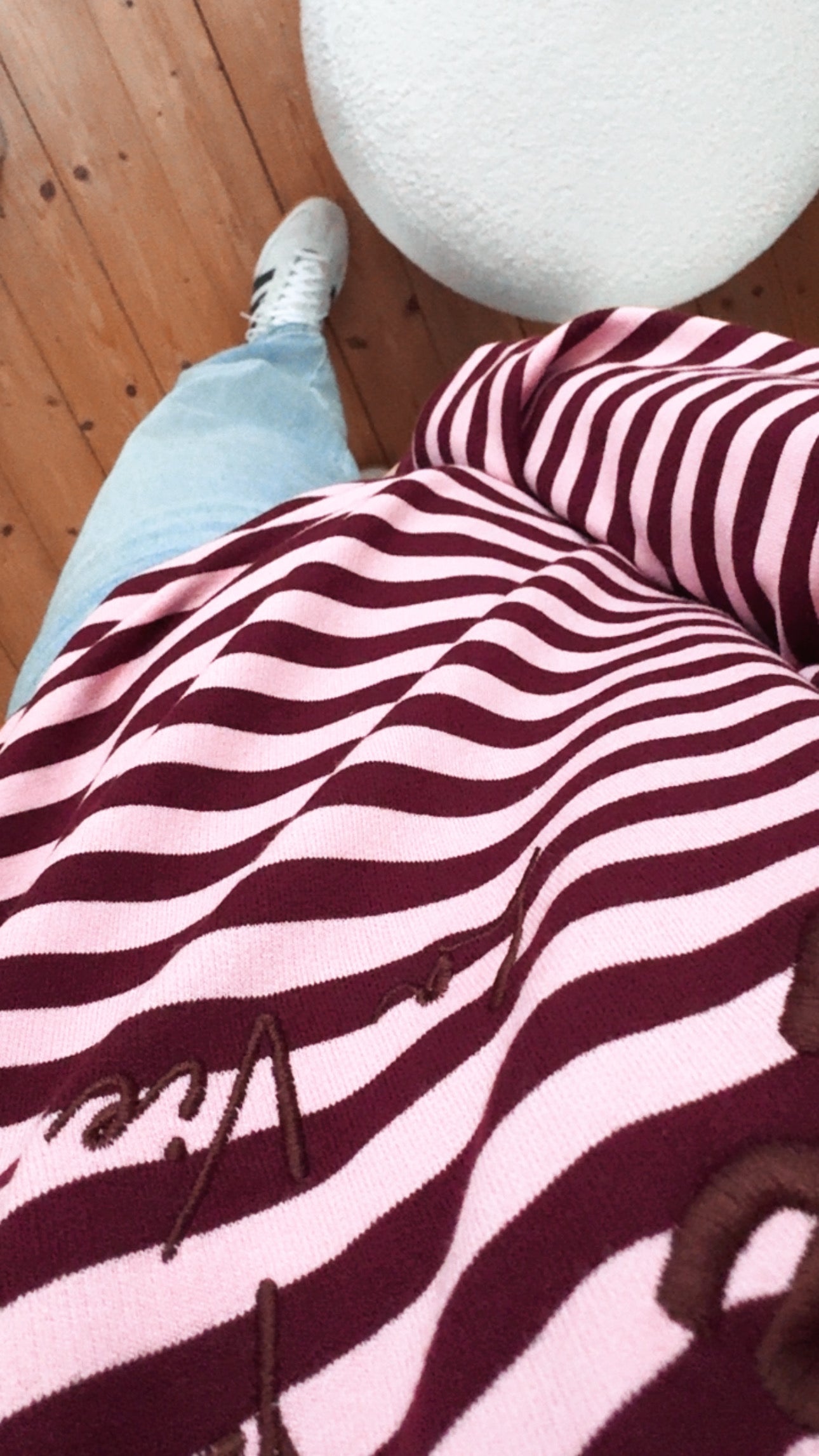 SWEATER LE MARAIS STICKEREI OVERSIZE