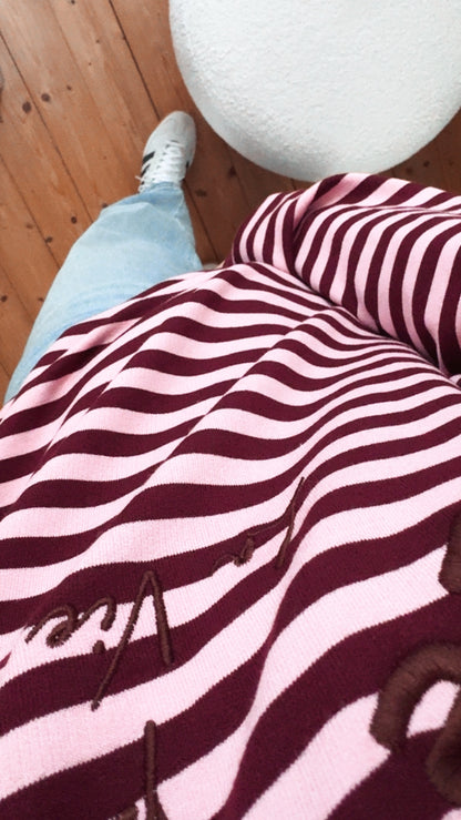 SWEATER LE MARAIS STICKEREI OVERSIZE