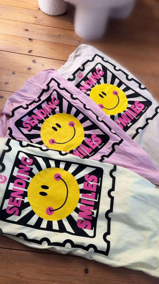 T-SHIRT SENDING SMILES PREMIUM
