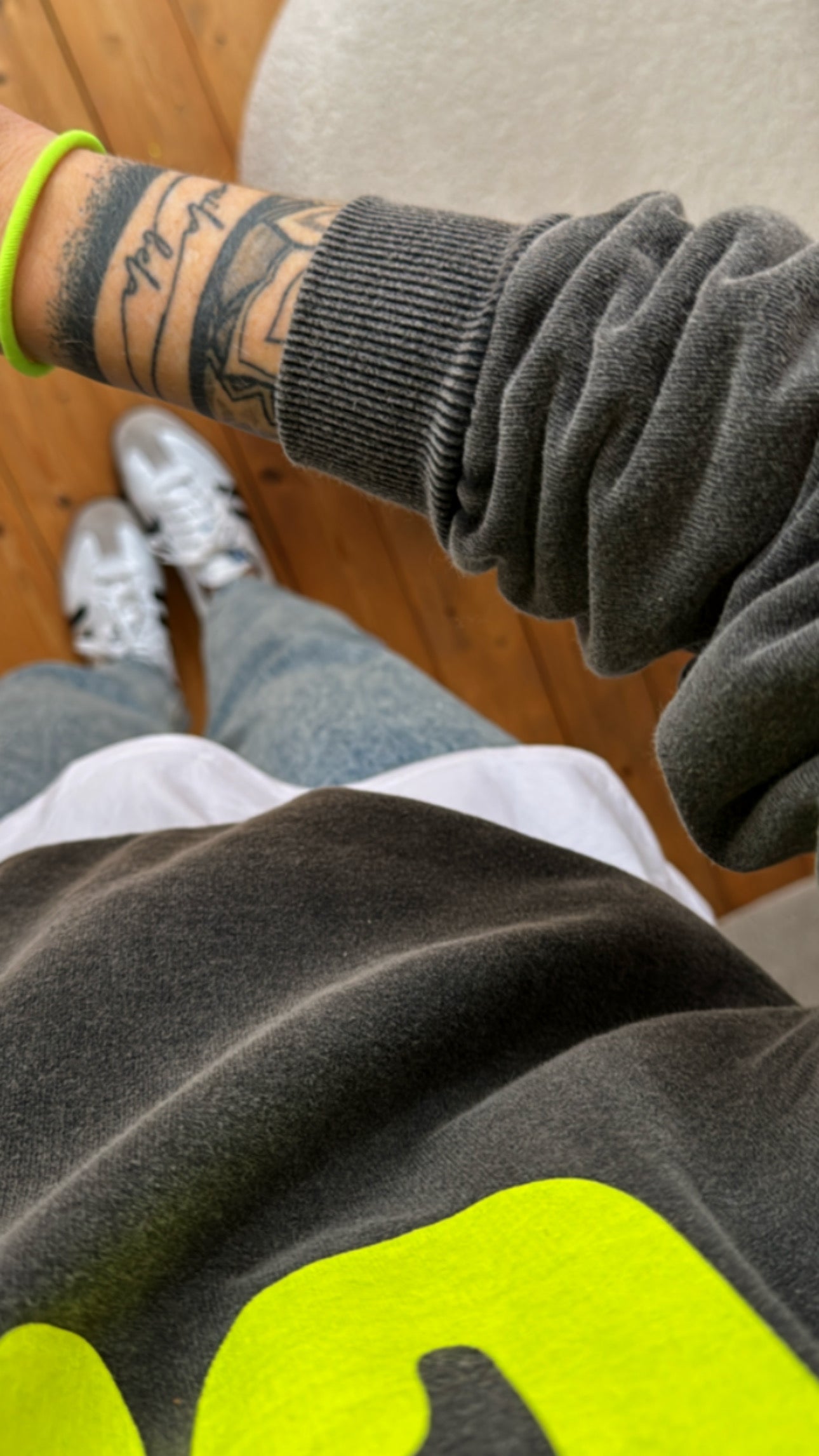 SWEATER NEON Statement