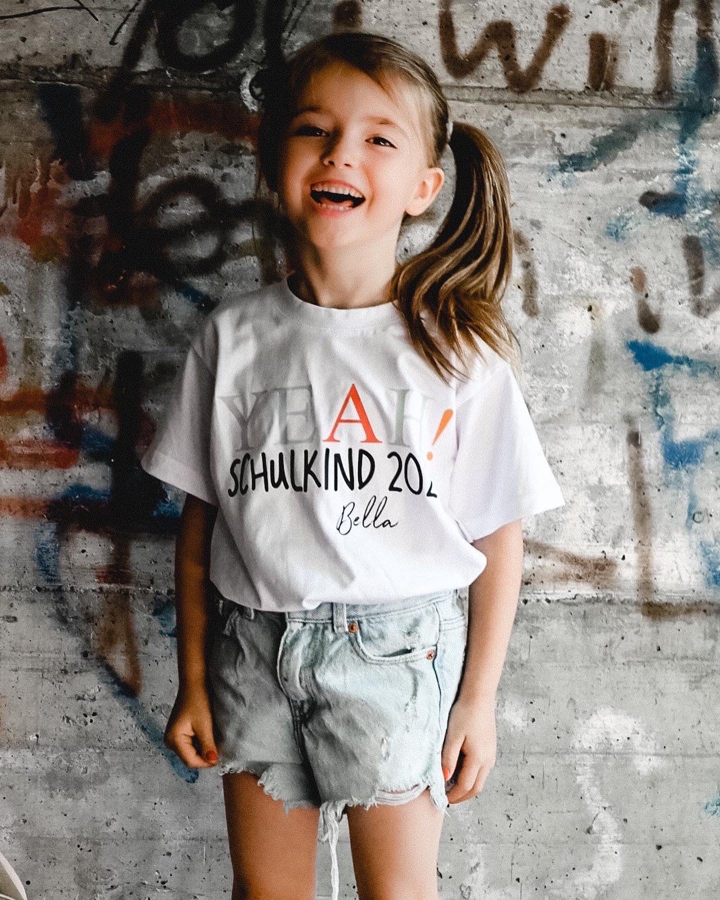 KIDS BASIC T-SHIRT - YEAH! SCHULKIND - CANDY LETTERING