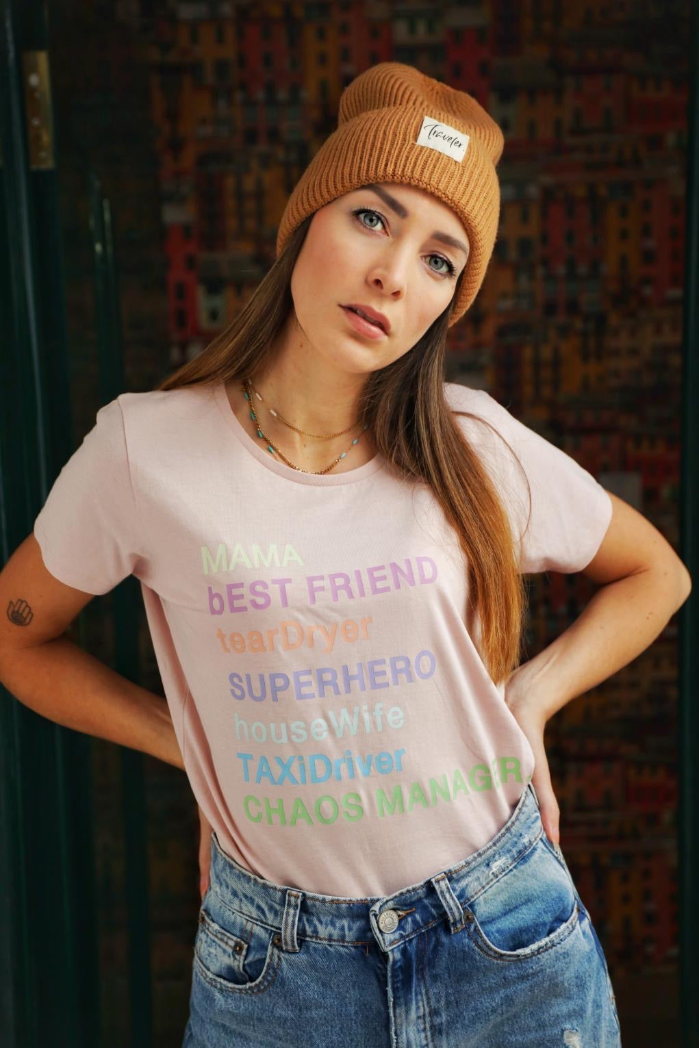 DAMEN BASIC TEE *MAMA SUPERHERO RAINBOW*